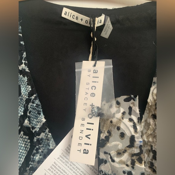 Alice + Olivia ‘Luba’ snake print silk-blend blouse with detachable collar - Picture 6 of 12